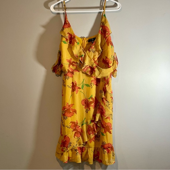 Missguided Floral Ruffle Wrap Dress - Picture 3 of 9